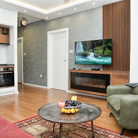 Mirror Apartment With Private Parking نوفي ساد المظهر الخارجي الصورة
